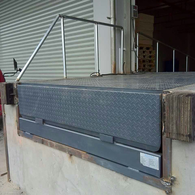 Stationary Or Fixed Warehouse Dock Levelers Loading And Unloading Electric Ramp 6 Tons Capacity