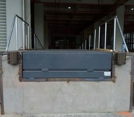 Stationary Or Fixed Warehouse Dock Levelers Loading And Unloading Electric Ramp 6 Tons Capacity