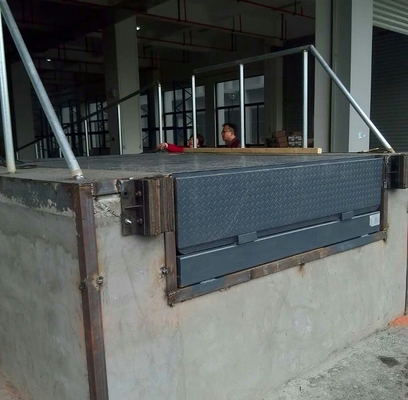 Stationary Or Fixed Warehouse Dock Levelers Loading And Unloading Electric Ramp 6 Tons Capacity