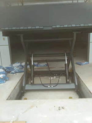 Hydraulic Loading Elevating Dock Lift For Container Loading Goods  With Manual Safety Valve