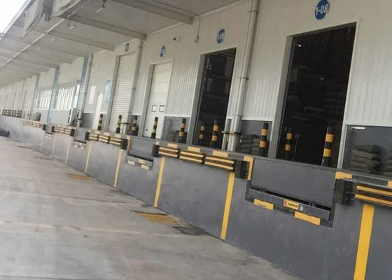 Stationary Or Fixed Warehouse Dock Levelers Loading And Unloading Electric Ramp 6 Tons Capacity