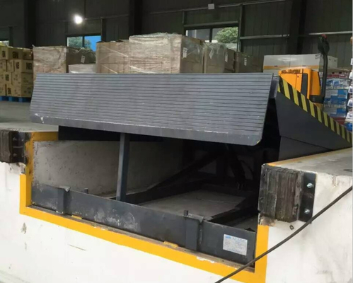 Stationary Or Fixed Warehouse Dock Levelers Loading And Unloading Electric Ramp 6 Tons Capacity