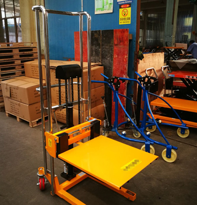Μικρή χειρωνακτική Forklift στοιβαχτών ποδιών μικρή ακτινοβολία 400kg καθήκοντος πενταλιών ελαφριά